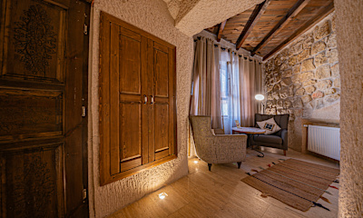 Deluxe Cave Room